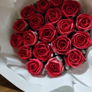 Un buchet cu trandafiri rosii/ Букет с красными розами