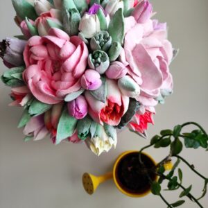 Cutie rotunda din catifea cu flori asortiment / Круглая бархатная коробка с цветами асорти