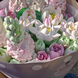 Buchet cu nuferi, tuberoza si lalele / Букет с кувшинками, туберозой и тюльпанами