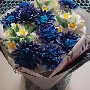 Buchet cu ghiocei și floarea de porumb / Букет с подснежниками и васильками