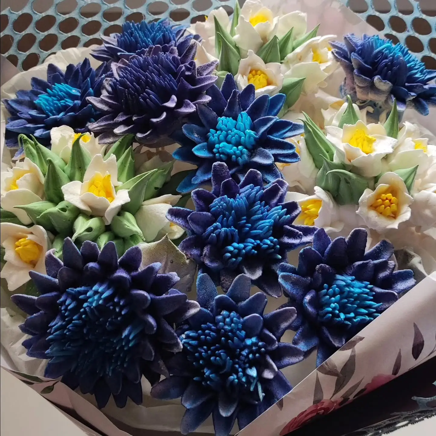 Buchet cu ghiocei și floarea de porumb / Букет с подснежниками и васильками — изображение 9