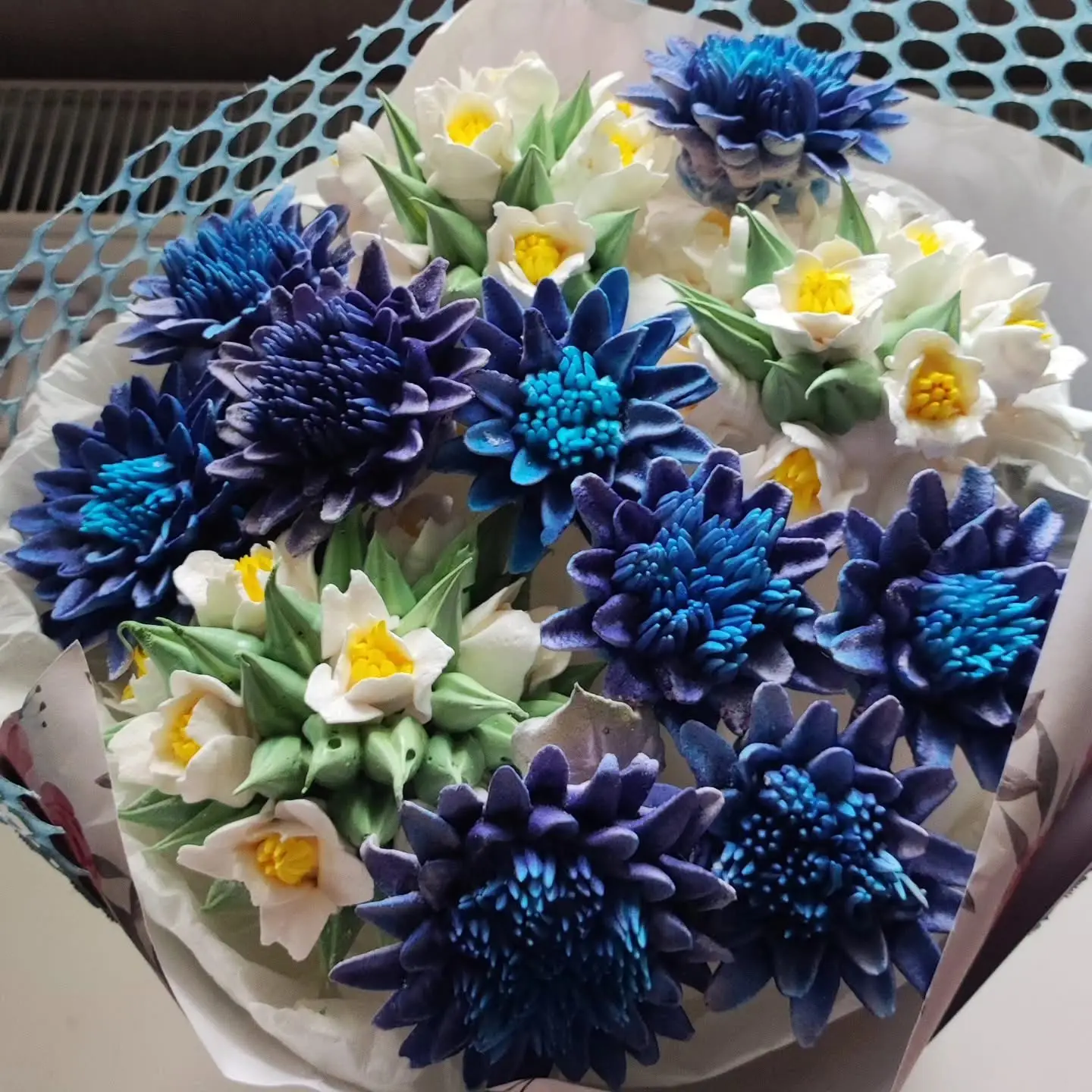 Buchet cu ghiocei și floarea de porumb / Букет с подснежниками и васильками — изображение 7