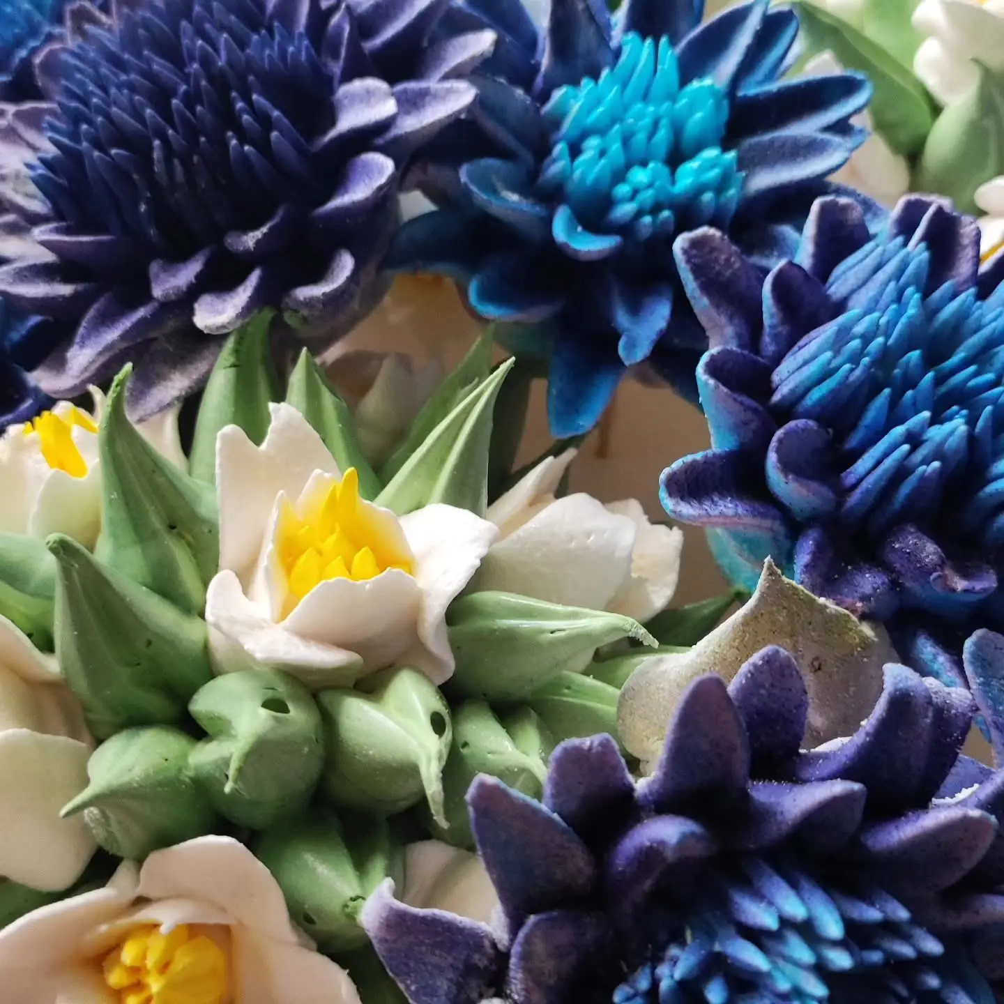 Buchet cu ghiocei și floarea de porumb / Букет с подснежниками и васильками — изображение 6