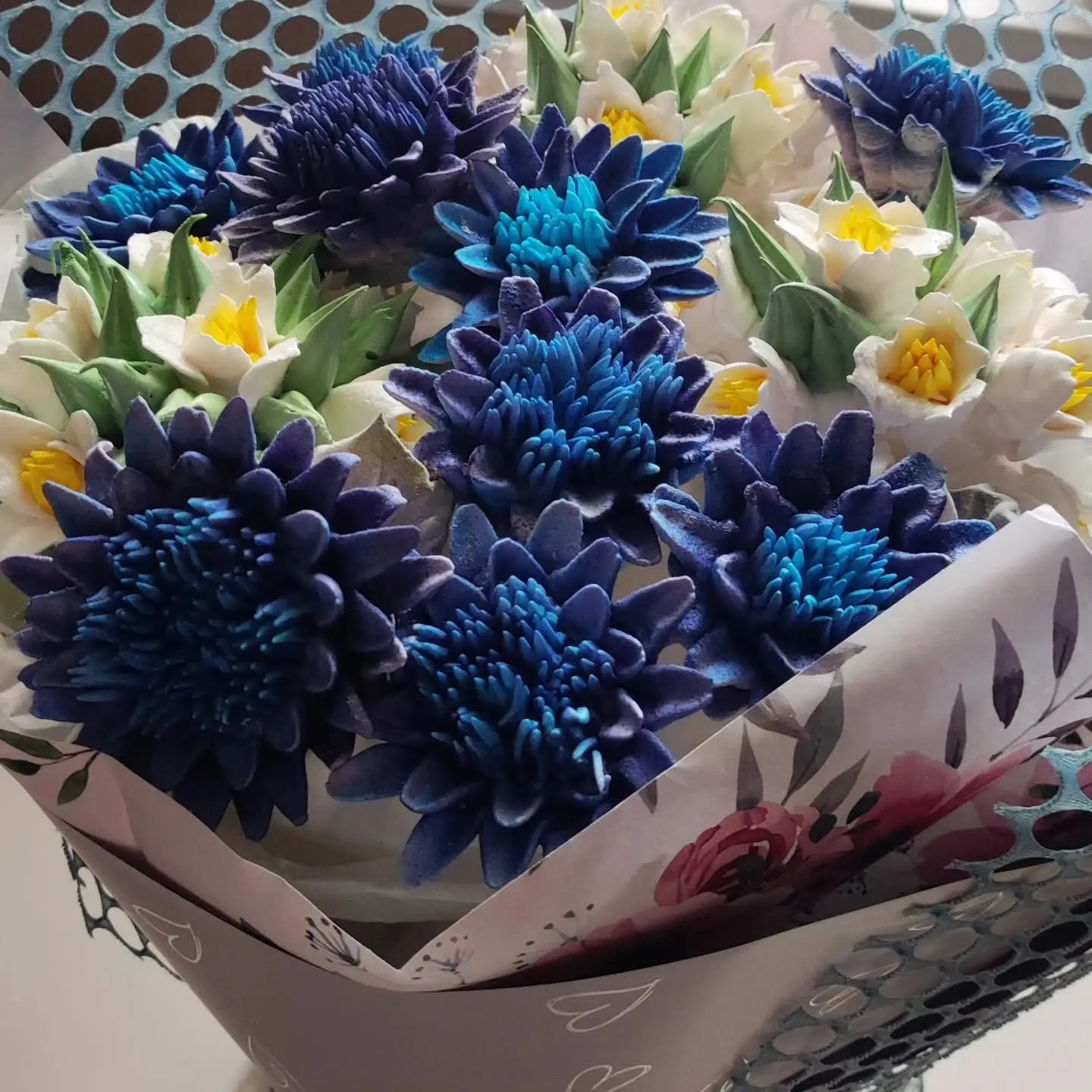 Buchet cu ghiocei și floarea de porumb / Букет с подснежниками и васильками — изображение 4
