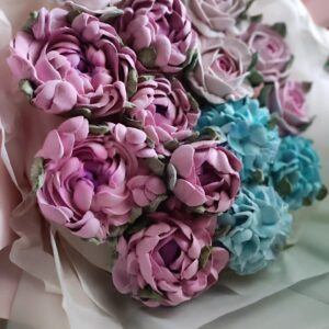 Buchet cu bujori, hortensie si trandafiri / Букет с пионами, розами и гортензией