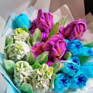 Buchet cu liliac, lalele si irisi / Букет с сиренью, тюльпанами и ирисами