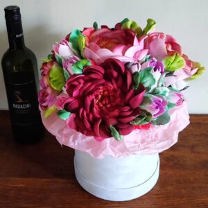 Buchet cupolă cu bujori/lalele într-o cutie înaltă de catifea / Букет купольный с пионами/тюльпанами в бархатной высокой коробке