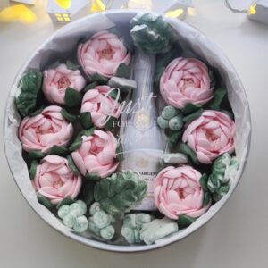 Cutie cu bujori si vin spumant / Коробочка с шампанским и пионами