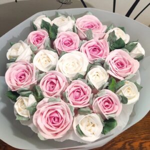Buchet cu trandafiri albi si rozi / Букет с розовыми и белыми розами