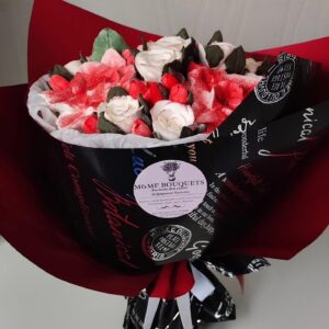 Buchet cu trandafiri, lalele și flori de Crăciun / Букет с розами, тюльпанами и пуансеттией