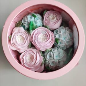 Cutie rotunda cu hortensie si ranunculus / Круглая коробочка с гортензией и ранункулюсом