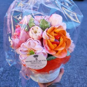 Buchet cupolă cu bujori si lalele într-o cutie înaltă de catifea / Букет купольный с пионами и тюльпанами в бархатной высокой коробке