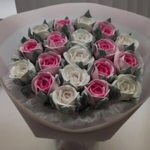 Buchet cu trandafiri albi si rozi / Букет с розовыми и белыми розами