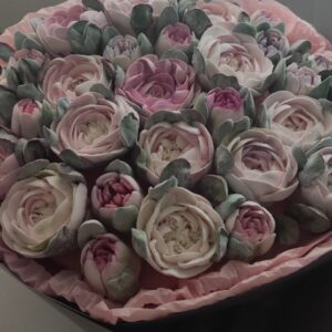 Buchet cu 15 bujori si 18 lalele mari / Букет с 15 пионами и 18 крупными тюльпанами
