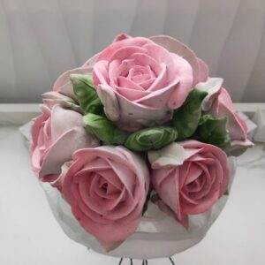 Buchet cu 7 trandafiri mari cu tulpină / Букет с 7 крупными розами на ножке