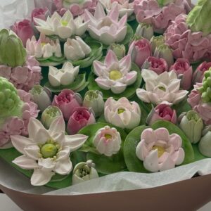 Buchet cu nuferi, tuberoza si lalele / Букет с кувшинками, туберозой и тюльпанами