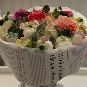 Buchet cu 20 bujori si 3 crizanteme / Букет с 20 пионами и 3 хризантемами