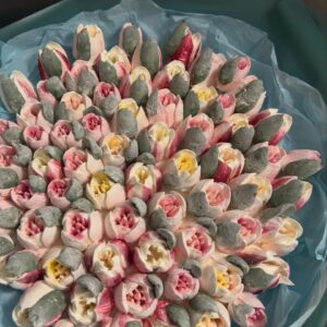 Buchet cu lalele mari și mici / Букет с крупными и мелкими тюльпанами